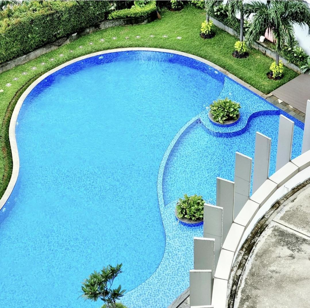 Pangsapuri Pejaten Park Biru 2 Bedroom With Swim Pool, Bathub And Wi-fi